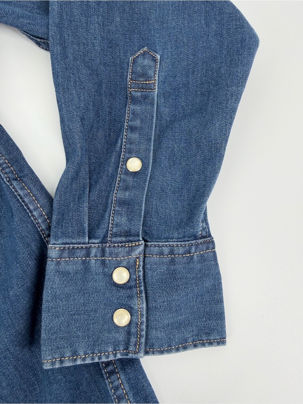 Levi’s Ultimate Western Denim Shirt Womens L Blue Stretch Pearl Snap NWT - Picture 8 of 16